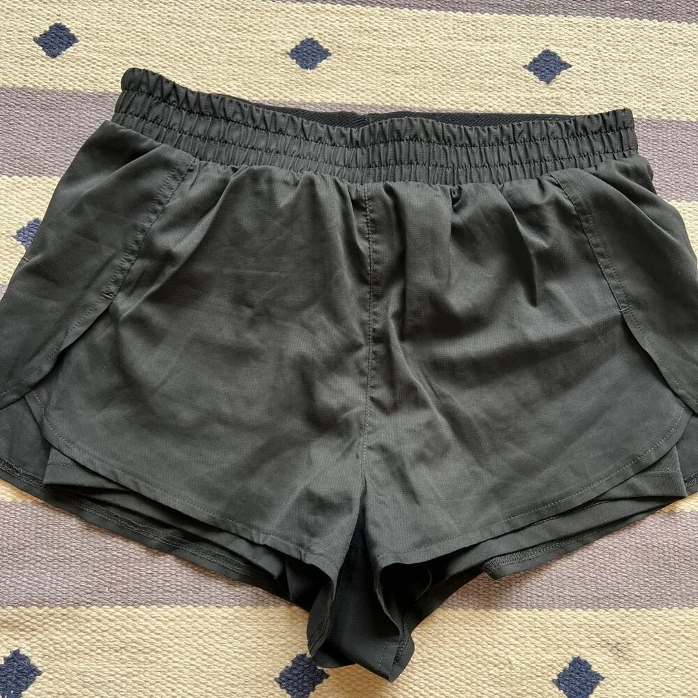 Two Pairs - Girlfriend Collective Trail Short - Size S - Picture 5 of 5
